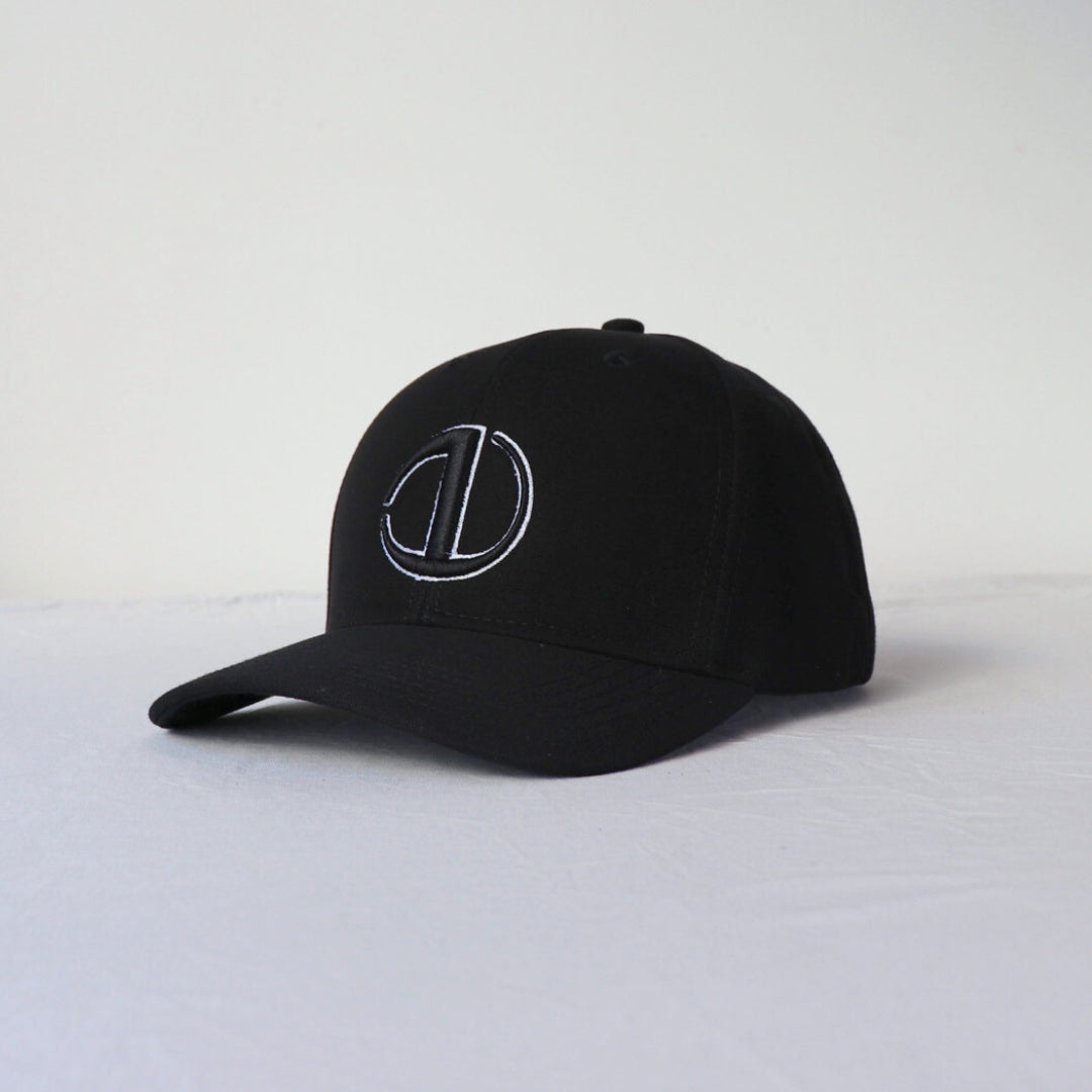 2Cap Black/White Bundle